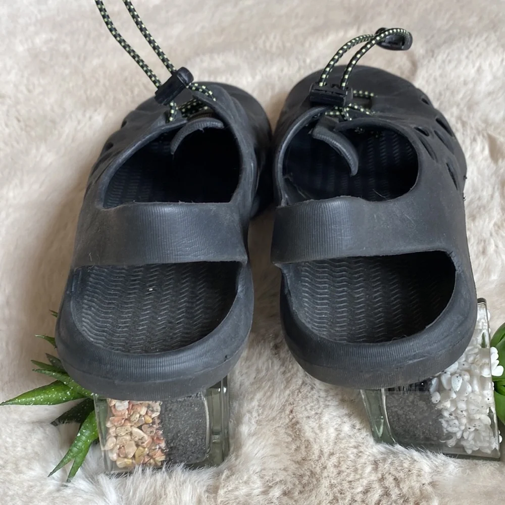 Kids Water Shoes Black Size 4/5
